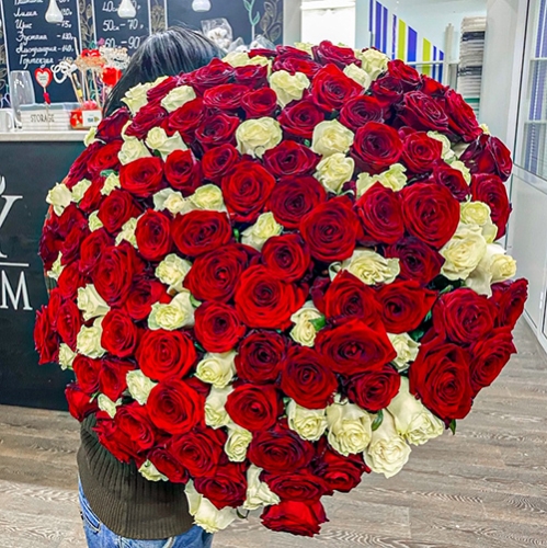 Букет 151 роза красный и белый микс (60 см) в Люберцах