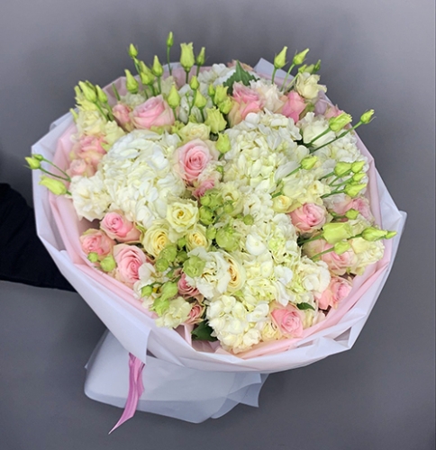 Букет "София" из гортензий, эустом и роз в Люберцах