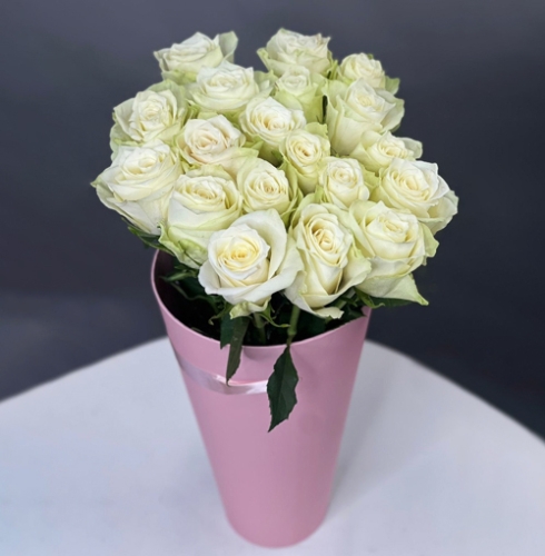 19 белых роз Кения в конусе в Люберцах